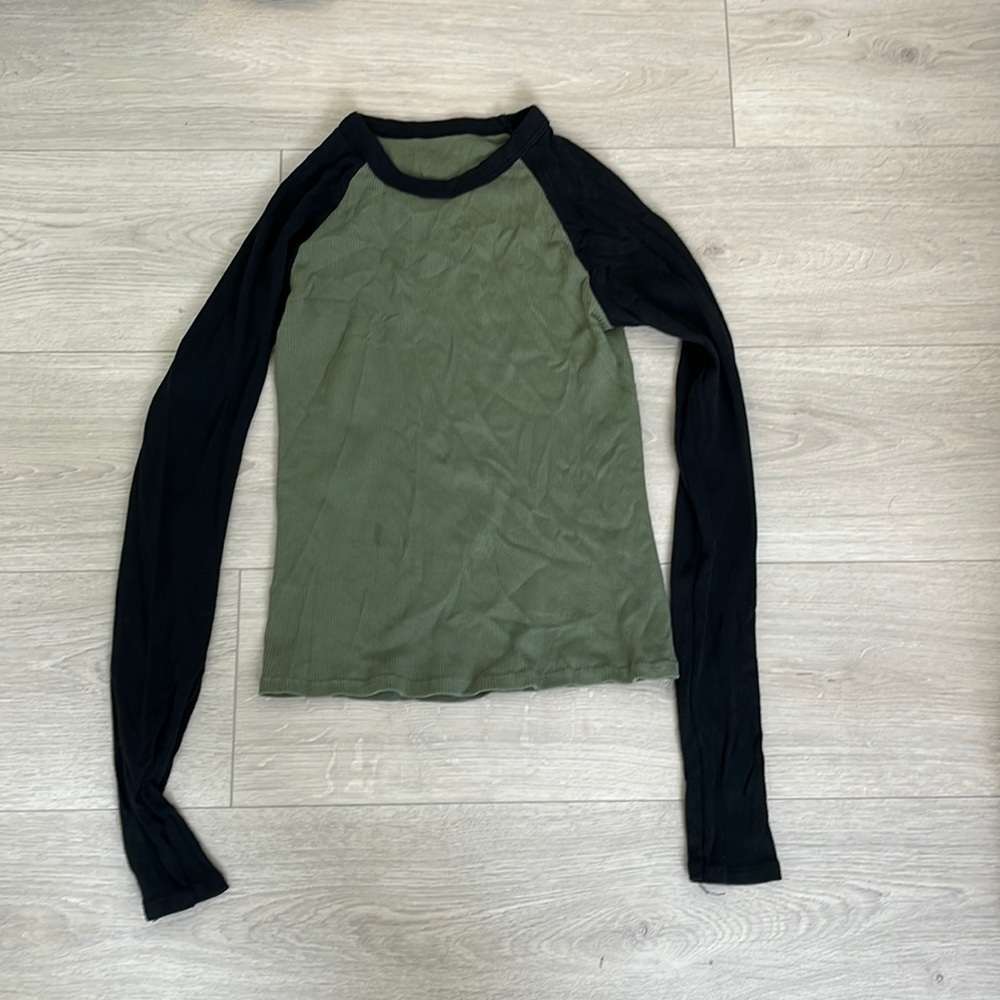 Black and Green Brandy Melville Long sleeve